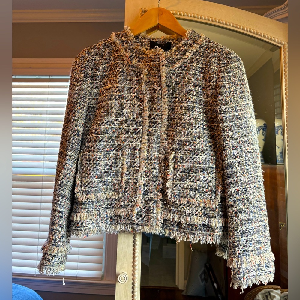 Jcrew Women Tweed Lady Jacket size 4, fits like a 2